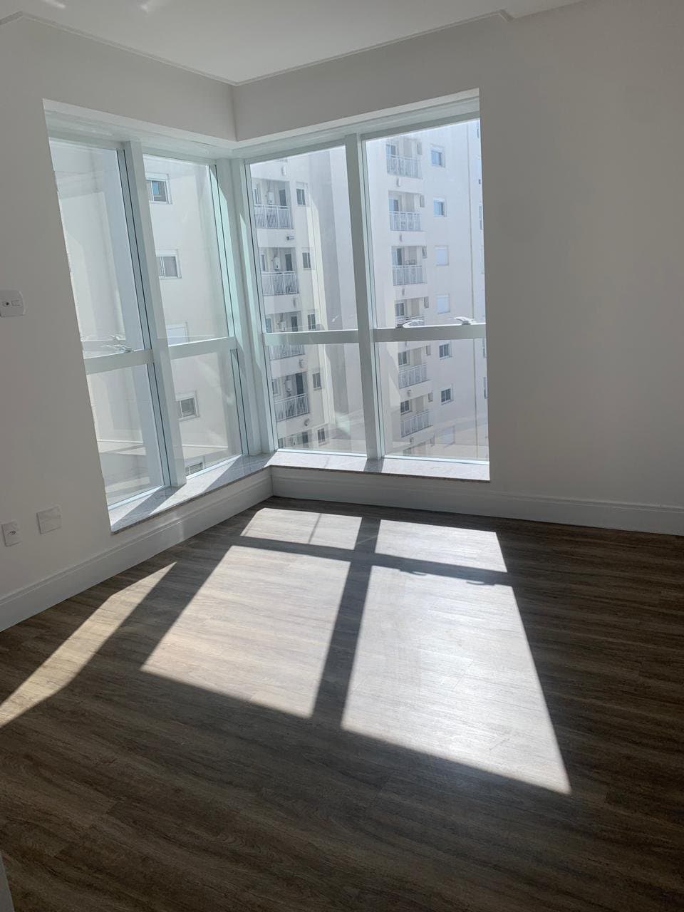 Apartamento de 3 quartos com 3 suítes e 182 m² em Bal. Camboriú
