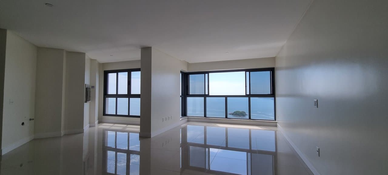 Apartamento de 4 quartos com 4 suítes e 182 m² em Bal. Camboriú