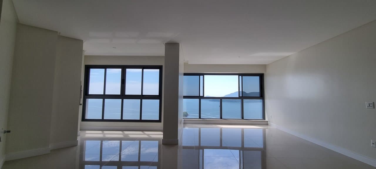 Apartamento de 4 quartos com 4 suítes e 182 m² em Bal. Camboriú
