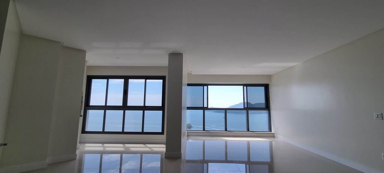 Apartamento de 4 quartos com 4 suítes e 182 m² em Bal. Camboriú