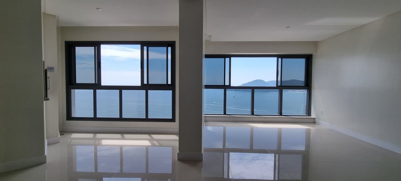 Apartamento de 4 quartos com 4 suítes e 182 m² em Bal. Camboriú