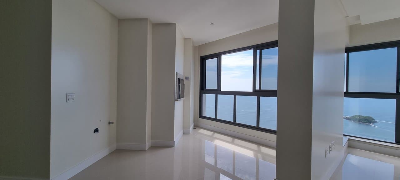 Apartamento de 4 quartos com 4 suítes e 182 m² em Bal. Camboriú