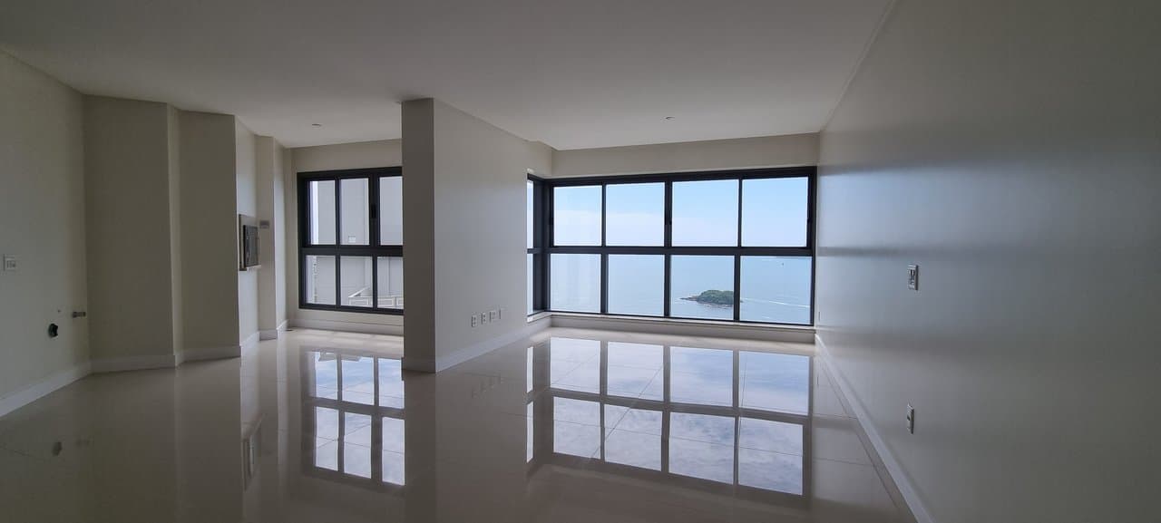 Apartamento de 4 quartos com 4 suítes e 182 m² em Bal. Camboriú