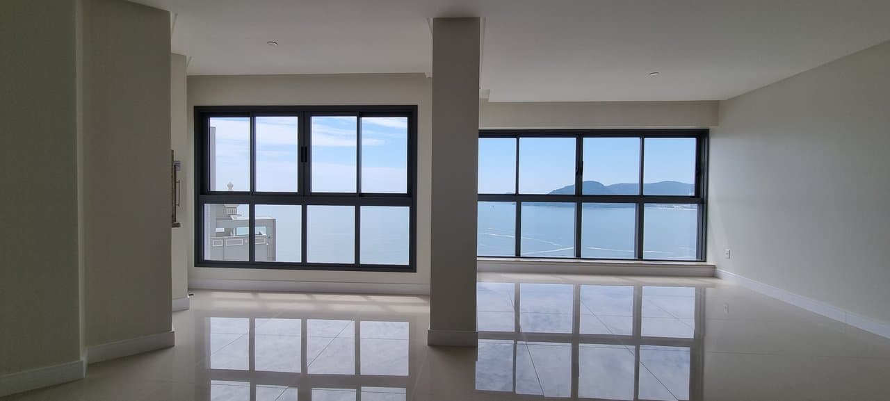 Apartamento de 4 quartos com 4 suítes e 182 m² em Bal. Camboriú