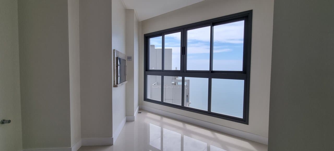 Apartamento de 4 quartos com 4 suítes e 182 m² em Bal. Camboriú