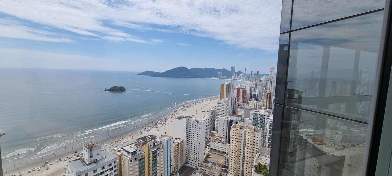 Apartamento de 4 quartos com 4 suítes e 182 m² em Bal. Camboriú