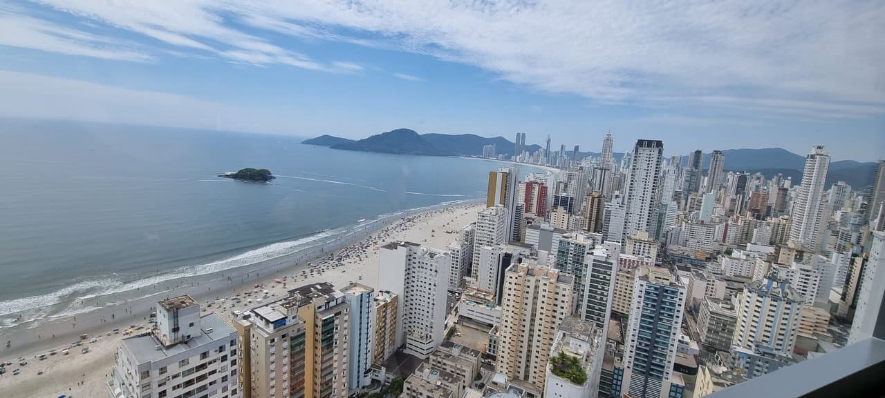 Apartamento de 4 quartos com 4 suítes e 182 m² em Bal. Camboriú