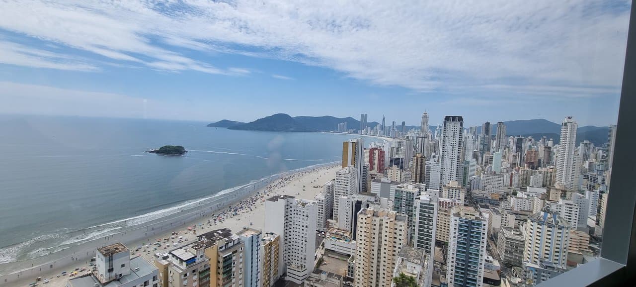 Apartamento de 4 quartos com 4 suítes e 182 m² em Bal. Camboriú