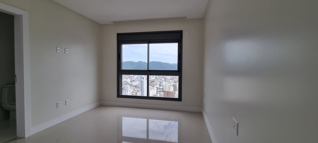 Apartamento de 4 quartos com 4 suítes e 182 m² em Bal. Camboriú