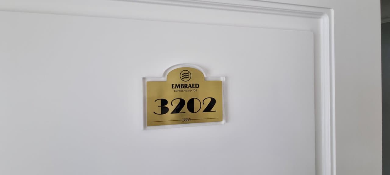 Apartamento de 4 quartos com 4 suítes e 182 m² em Bal. Camboriú