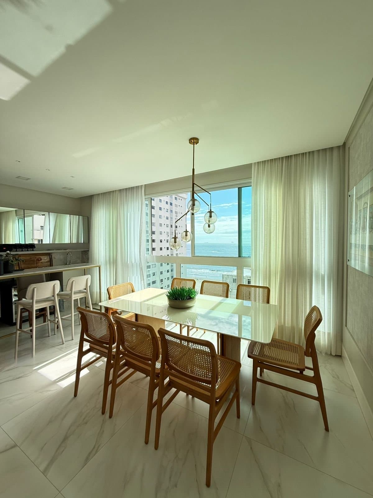 Apartamento de 3 quartos com 3 suítes e 151 m² em Bal. Camboriú