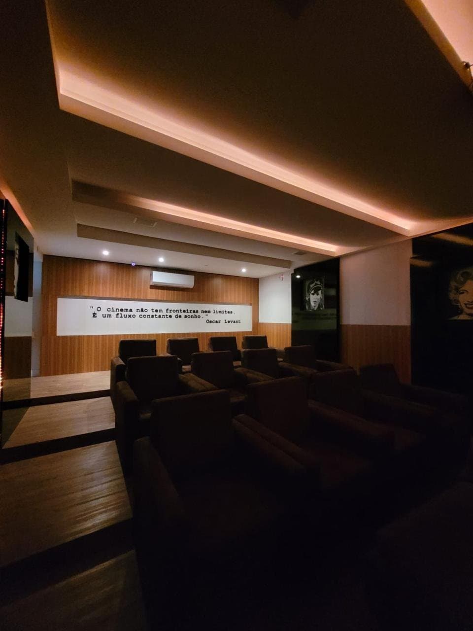 Apartamento de 3 quartos com 3 suítes e 252 m² em Bal. Camboriú