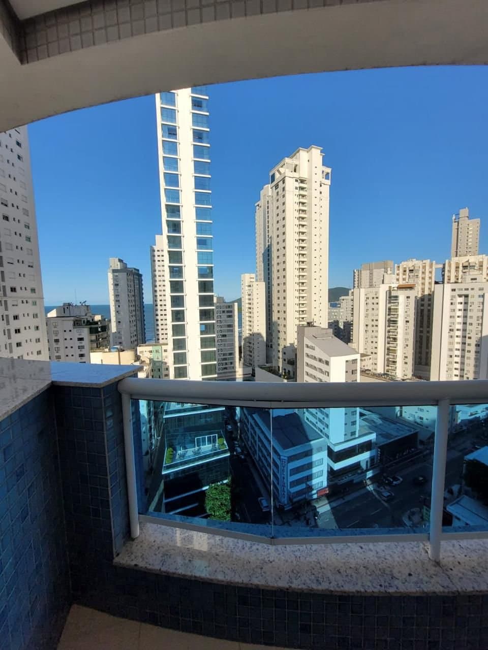 Apartamento de 3 quartos com 3 suítes e 252 m² em Bal. Camboriú