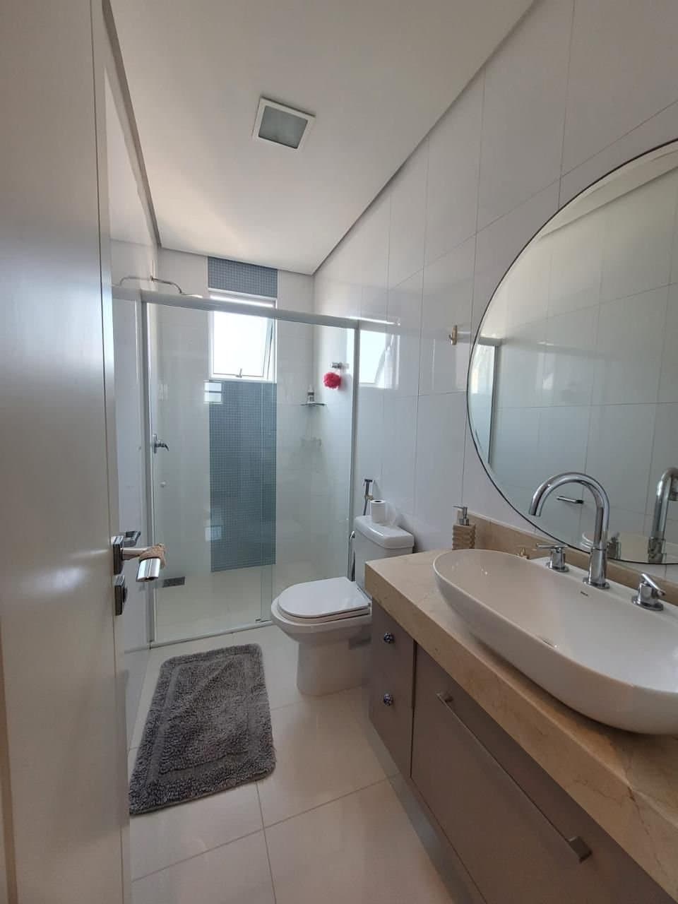 Apartamento de 3 quartos com 3 suítes e 252 m² em Bal. Camboriú