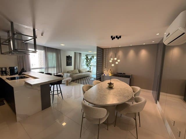 Apartamento de 3 quartos com 3 suítes e 127 m² em Bal. Camboriú