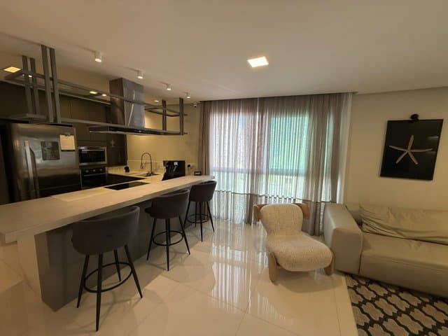 Apartamento de 3 quartos com 3 suítes e 127 m² em Bal. Camboriú
