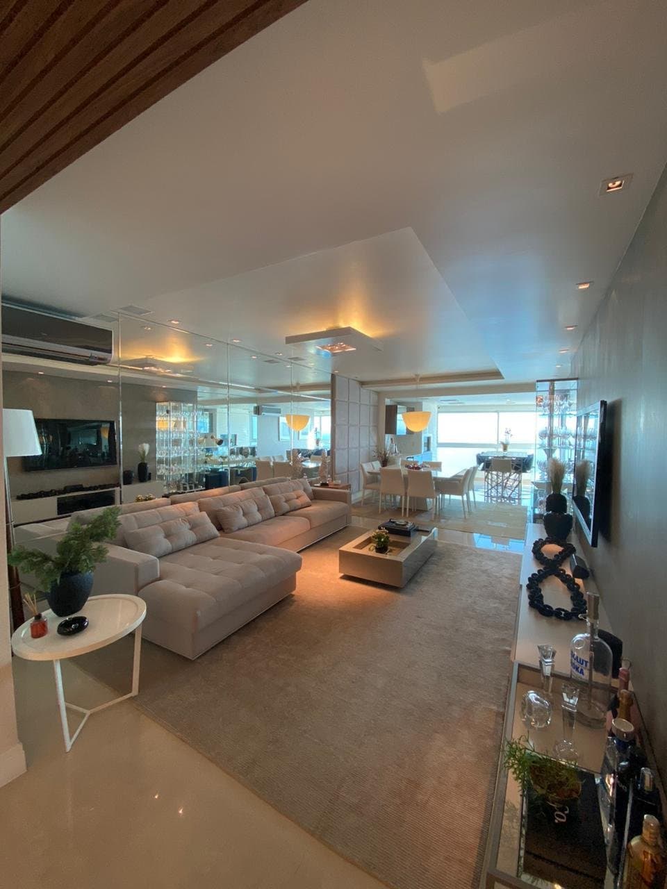 Apartamento de 4 quartos com 4 suítes e 219 m² em Bal. Camboriú
