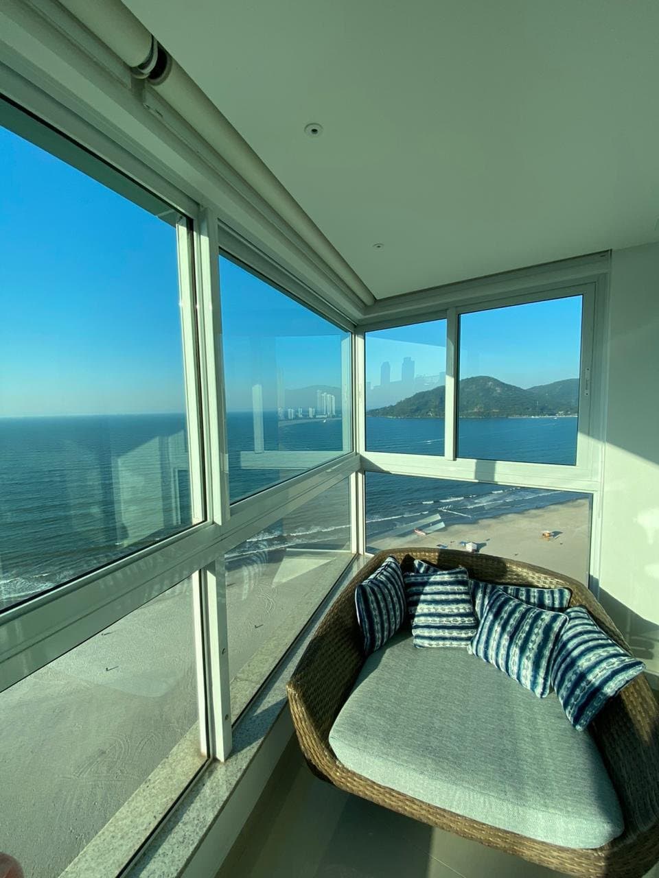 Apartamento de 4 quartos com 4 suítes e 219 m² em Bal. Camboriú