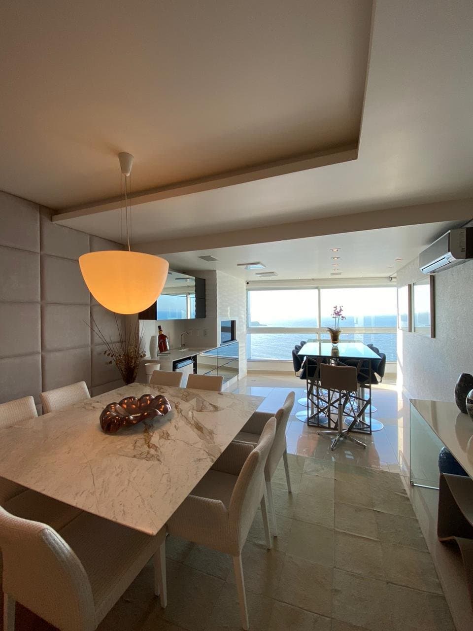 Apartamento de 4 quartos com 4 suítes e 219 m² em Bal. Camboriú