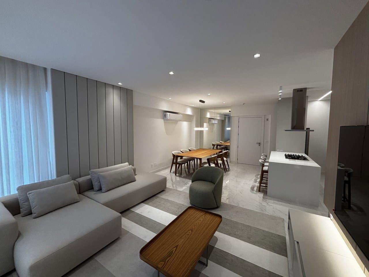 Apartamento de 3 quartos com 3 suítes e 136 m² em Bal. Camboriú