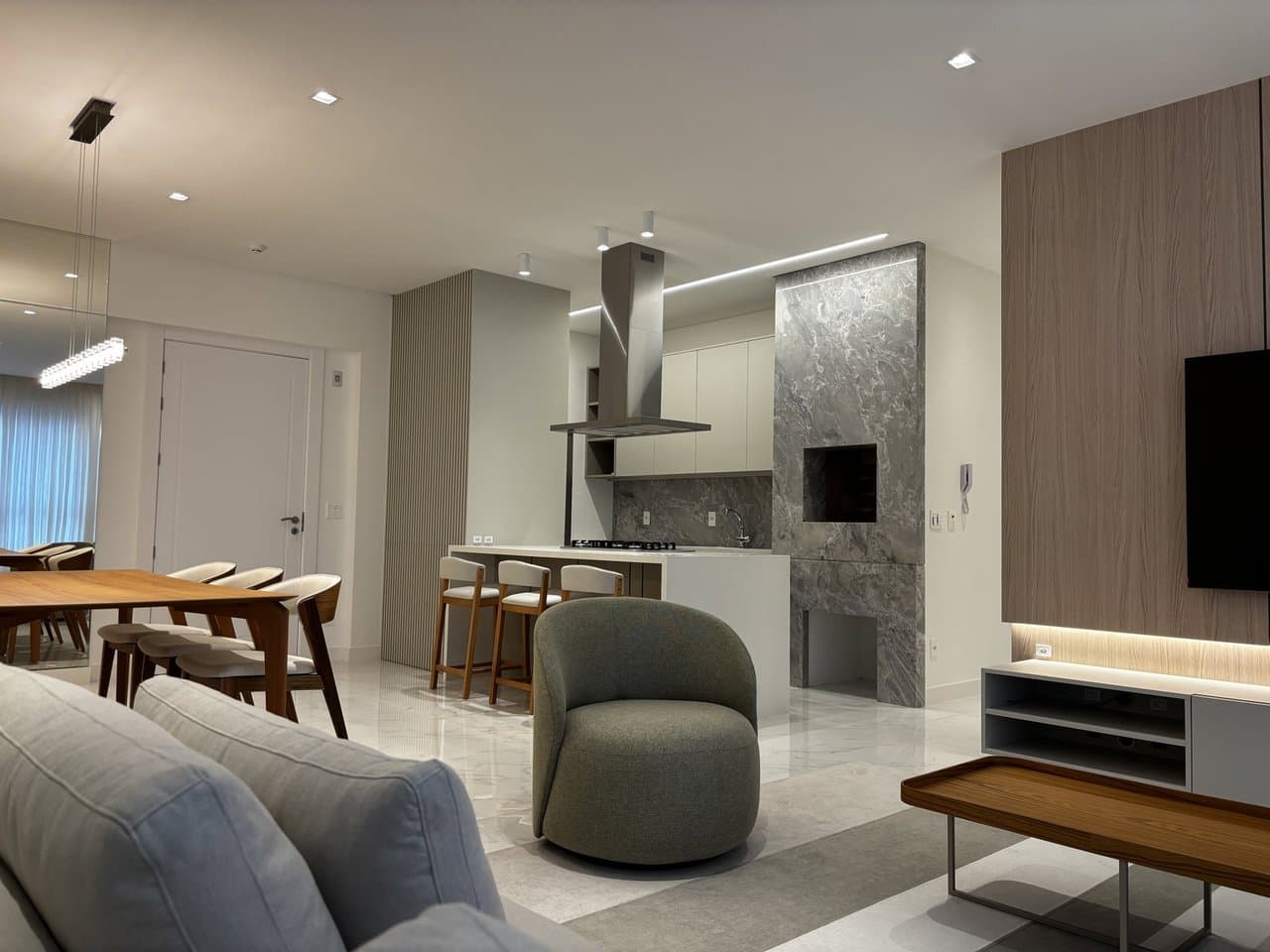Apartamento de 3 quartos com 3 suítes e 136 m² em Bal. Camboriú