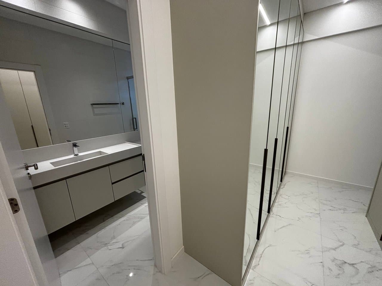 Apartamento de 3 quartos com 3 suítes e 136 m² em Bal. Camboriú