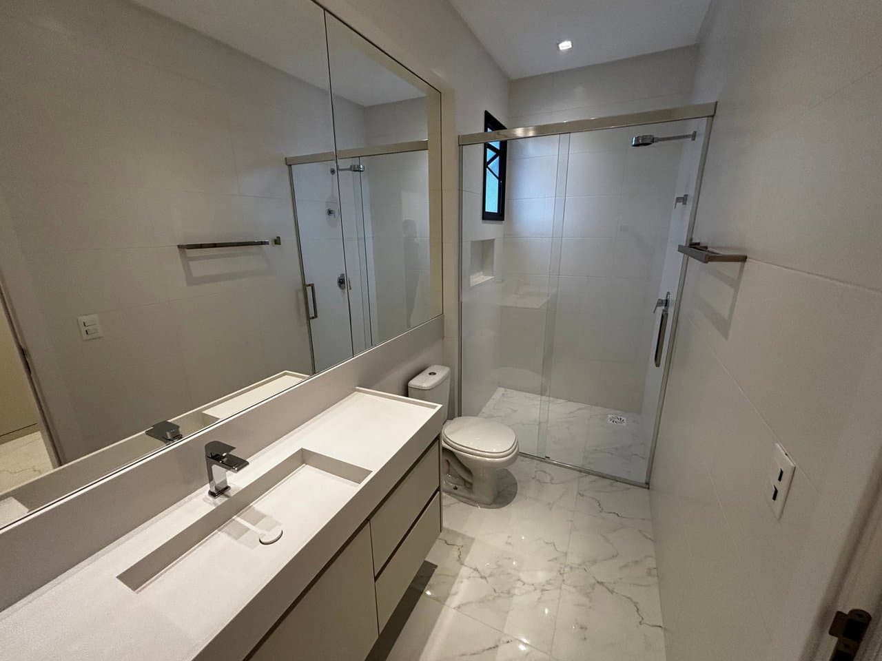 Apartamento de 3 quartos com 3 suítes e 136 m² em Bal. Camboriú