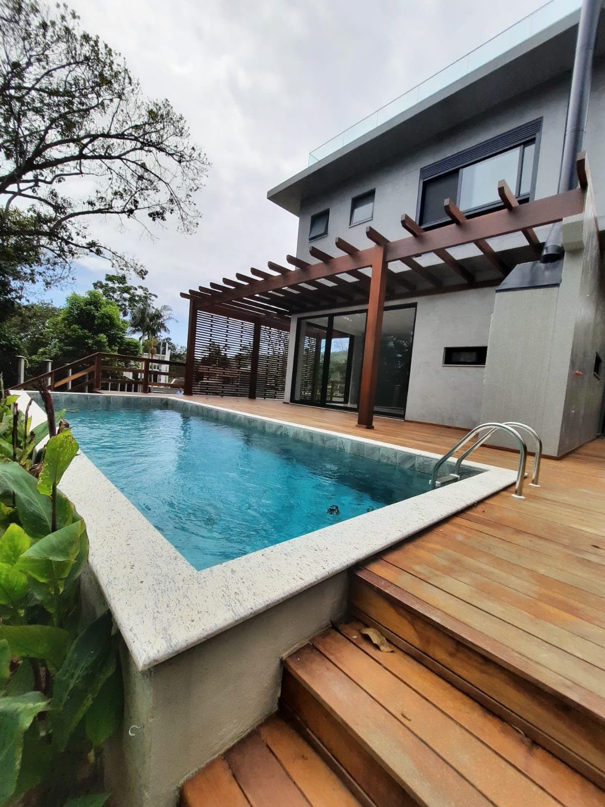 Casa de 3 quartos com 3 suítes e 258 m² em Bal. Camboriú