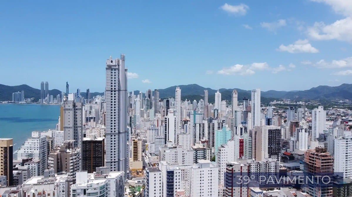 Apartamento de 4 quartos com 4 suítes e 147 m² em Centro, Bal. Camboriú