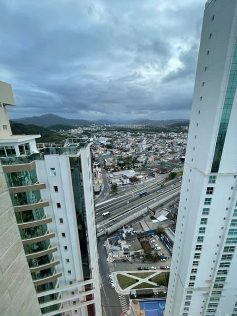 Cobertura de 3 quartos com 3 suítes e 240 m² em Centro, Bal. Camboriú