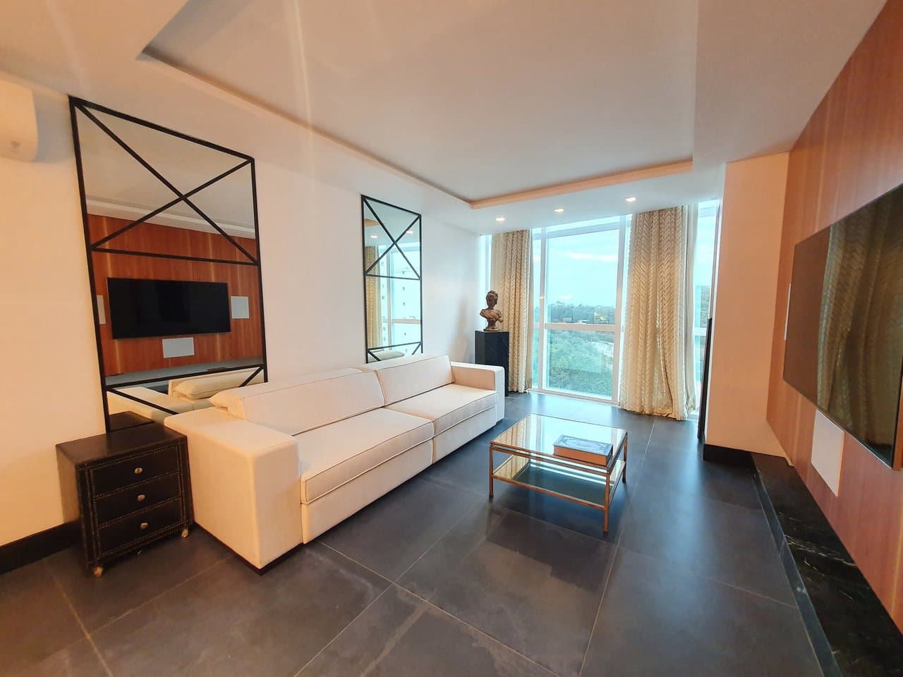Cobertura de 3 quartos com 3 suítes e 268 m² em Pioneiros, Bal. Camboriú