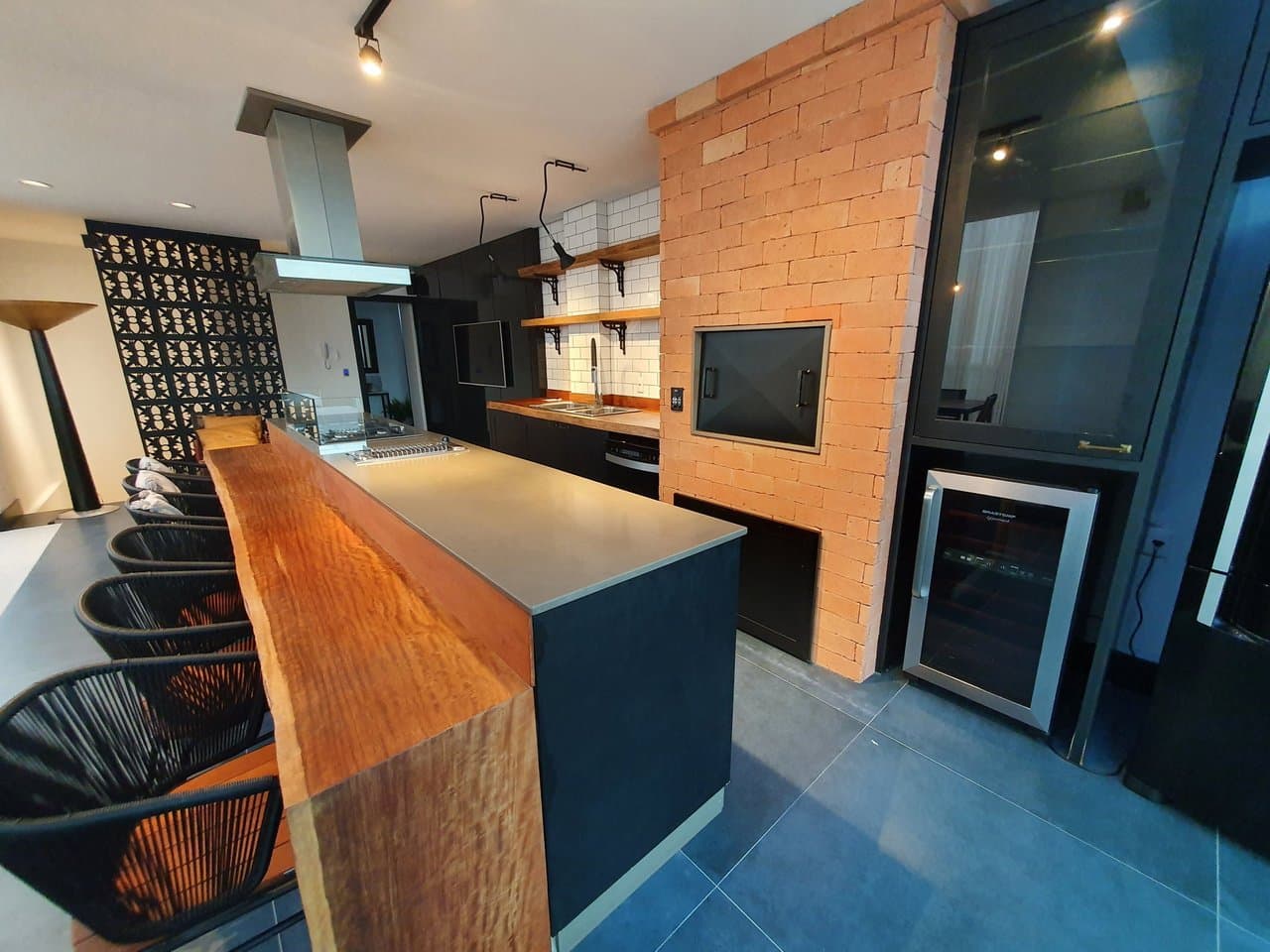 Cobertura de 3 quartos com 3 suítes e 268 m² em Pioneiros, Bal. Camboriú