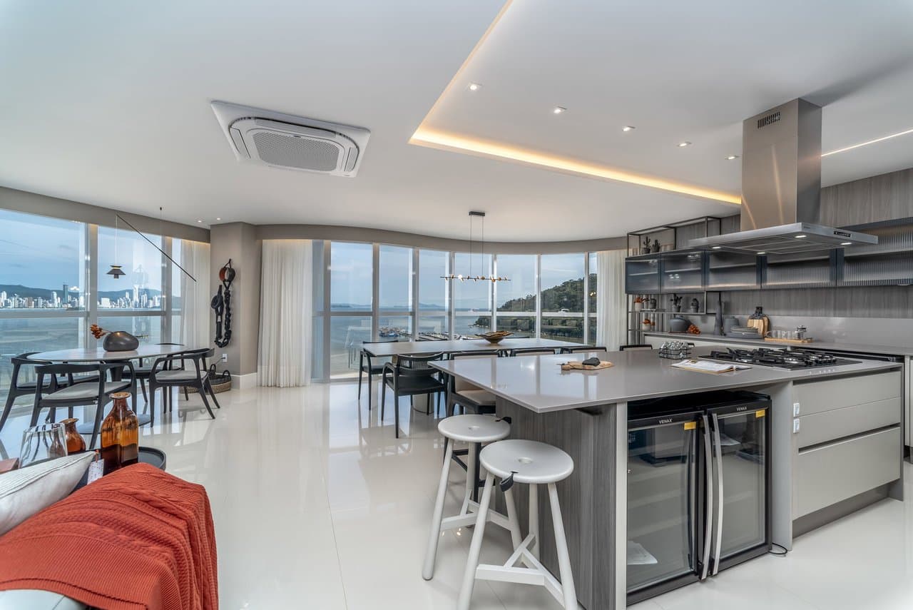 Apartamento de 4 quartos com 4 suítes e 237 m² em Centro, Bal. Camboriú