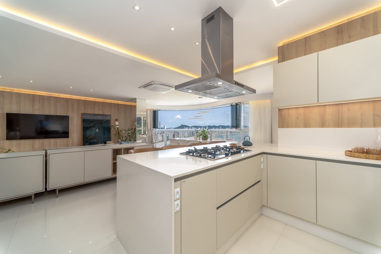 Apartamento de 4 quartos com 4 suítes e 233 m² em Centro, Bal. Camboriú