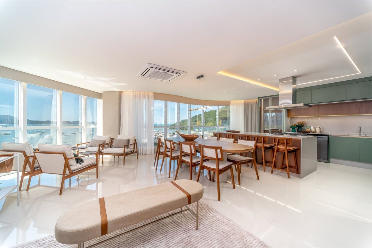Apartamento de 4 quartos com 4 suítes e 237 m² em Centro, Bal. Camboriú