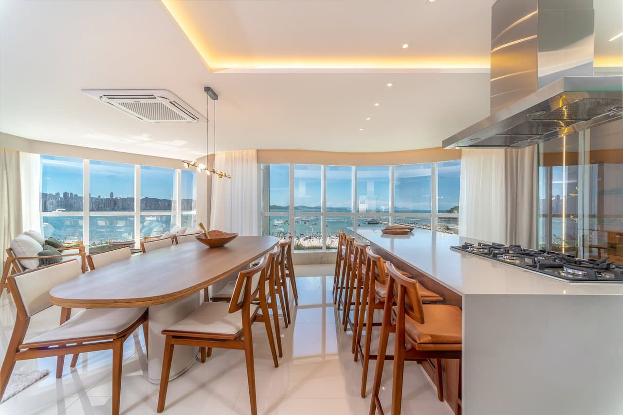 Apartamento de 4 quartos com 4 suítes e 237 m² em Centro, Bal. Camboriú