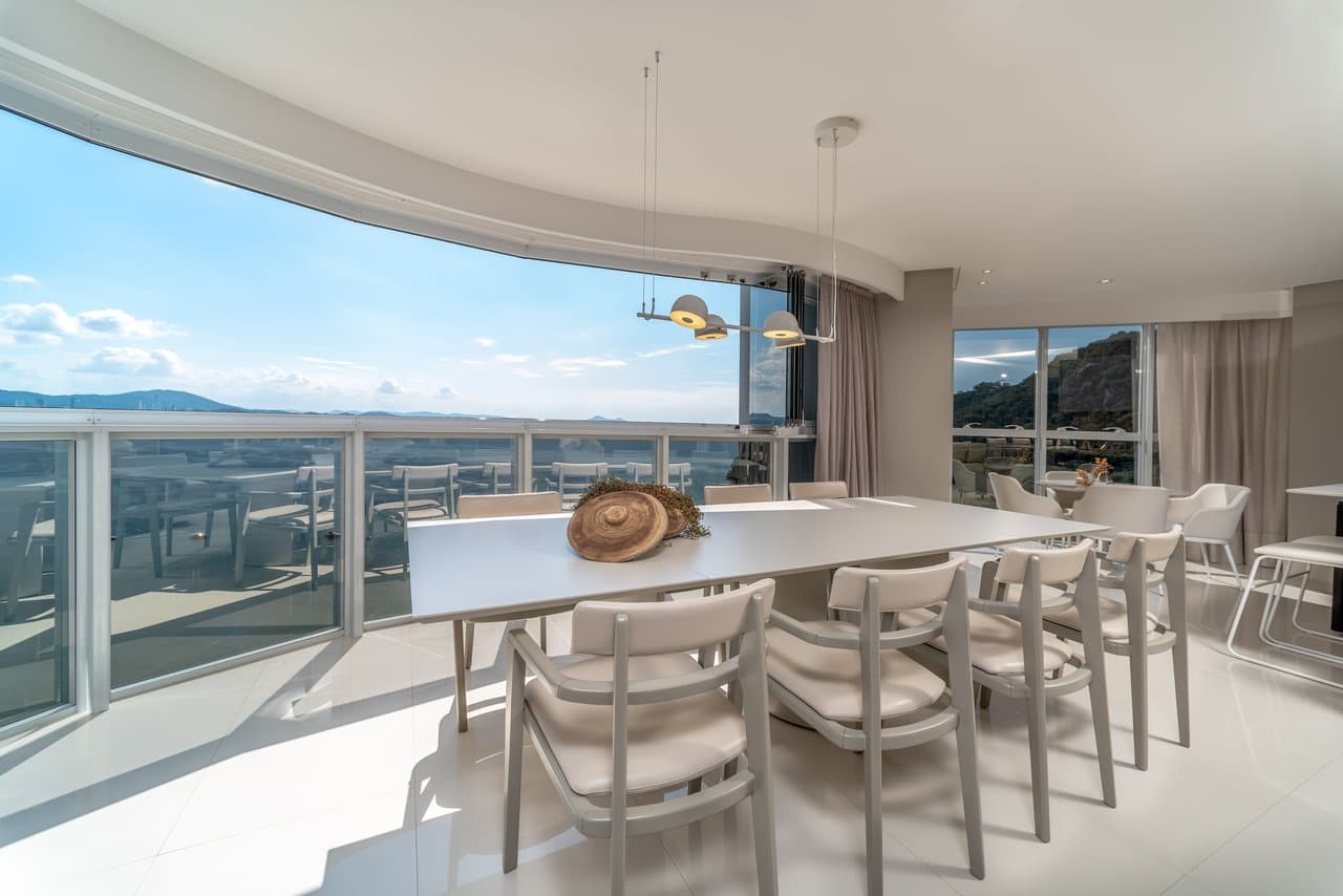 Apartamento de 4 quartos com 4 suítes e 233 m² em Centro, Bal. Camboriú