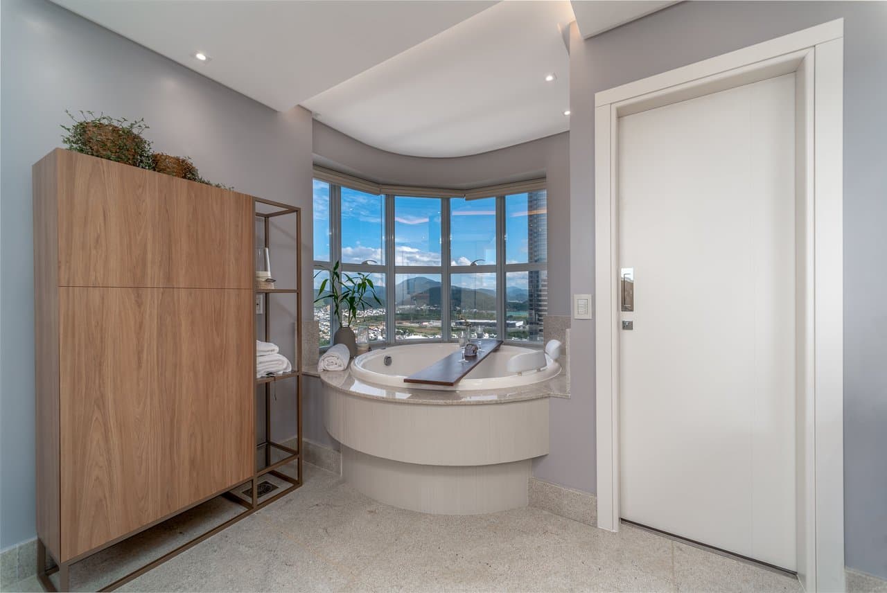 Apartamento de 4 quartos com 4 suítes e 233 m² em Centro, Bal. Camboriú