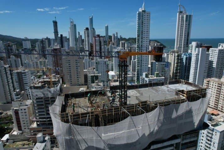 Apartamento de 4 quartos com 4 suítes e 159 m² em Centro, Bal. Camboriú