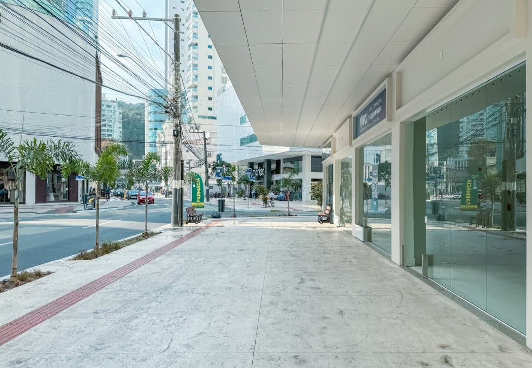 Sala Comercial 81 m² em Pioneiros, Bal. Camboriú