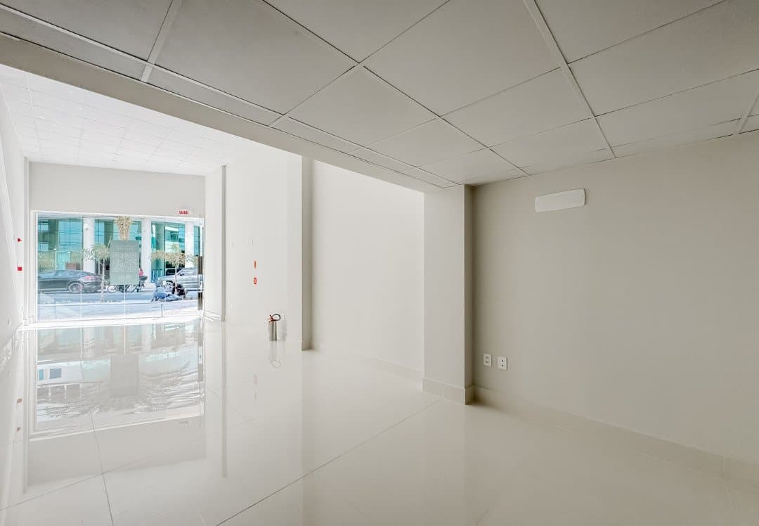 Sala Comercial 63 m² em Pioneiros, Bal. Camboriú