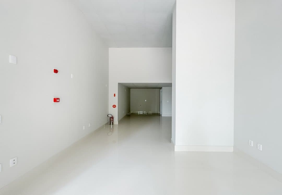 Sala Comercial 47 m² em Pioneiros, Bal. Camboriú