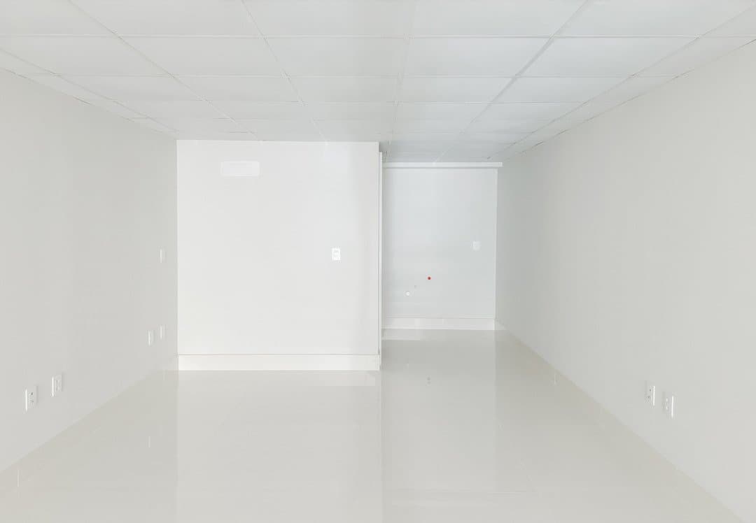Sala Comercial 86 m² em Pioneiros, Bal. Camboriú