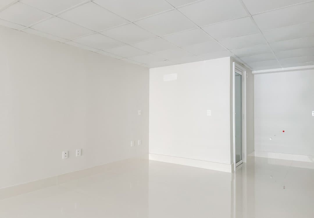 Sala Comercial 86 m² em Pioneiros, Bal. Camboriú