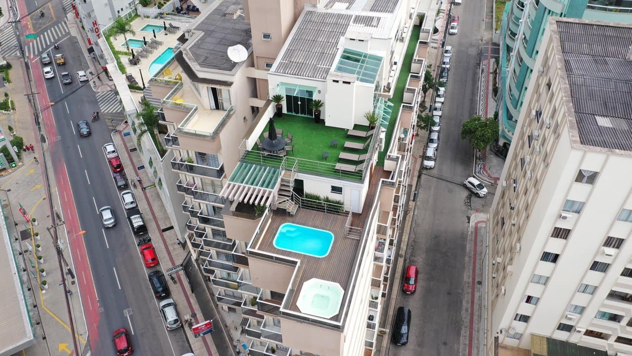 Cobertura de 12 quartos com 10 suítes e 440 m² em Centro, Bal. Camboriú