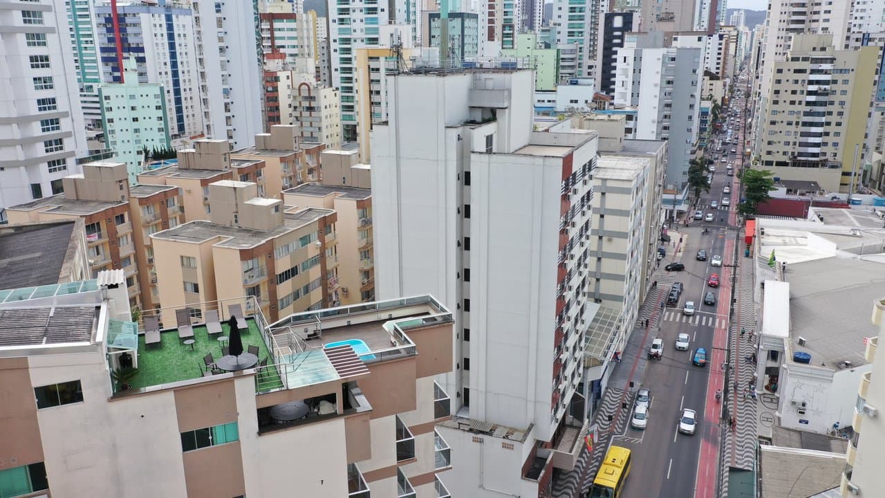 Cobertura de 12 quartos com 10 suítes e 440 m² em Centro, Bal. Camboriú