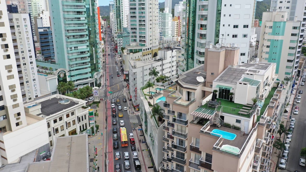 Cobertura de 12 quartos com 10 suítes e 440 m² em Centro, Bal. Camboriú