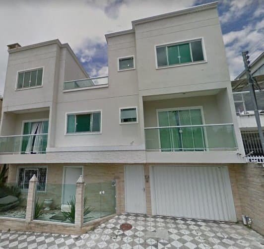 Casa de 5 quartos com 1 suíte e 325 m² em Nações, Bal. Camboriú