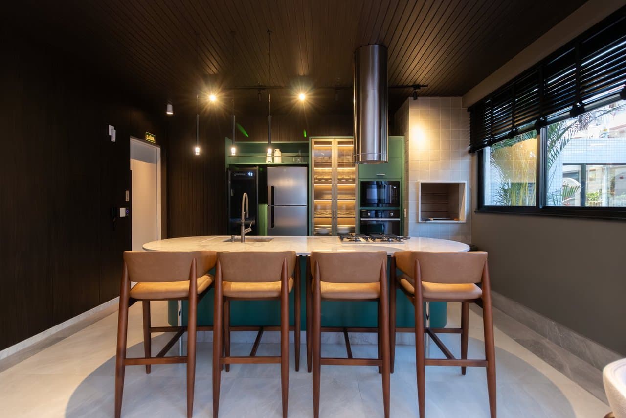Apartamento de 4 quartos com 4 suítes e 230 m² em Bombinhas