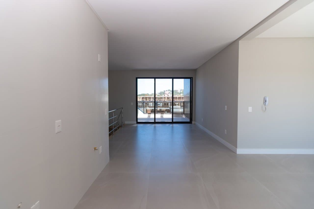 Apartamento de 4 quartos com 4 suítes e 210 m² em Bombinhas